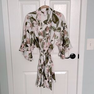 Excellent Condition Victoria’s Secret Bridal Kimono Robe Size XS/S